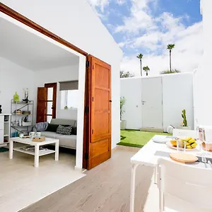 https://cactus-apartment.adeje-hotels.com